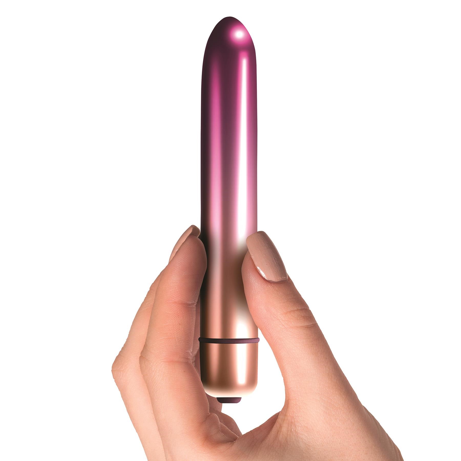 Climaximum Sapora Bullet Vibrator Hand Shot to Show Size