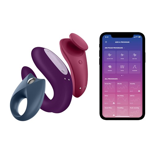 Satisfyer Partner Box 3 Set - Group Shot with Phone App