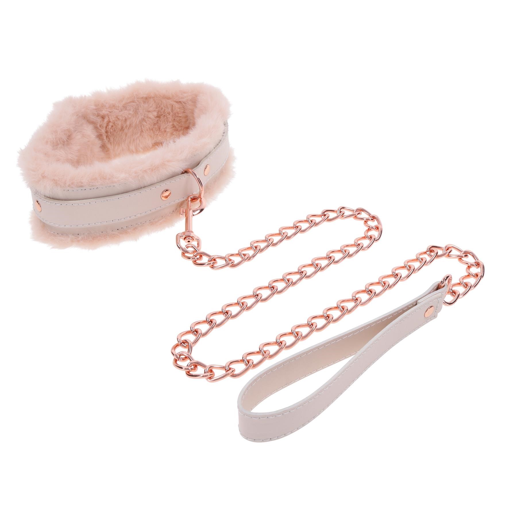 Peaches 'N Creame Fur Collar and Leash