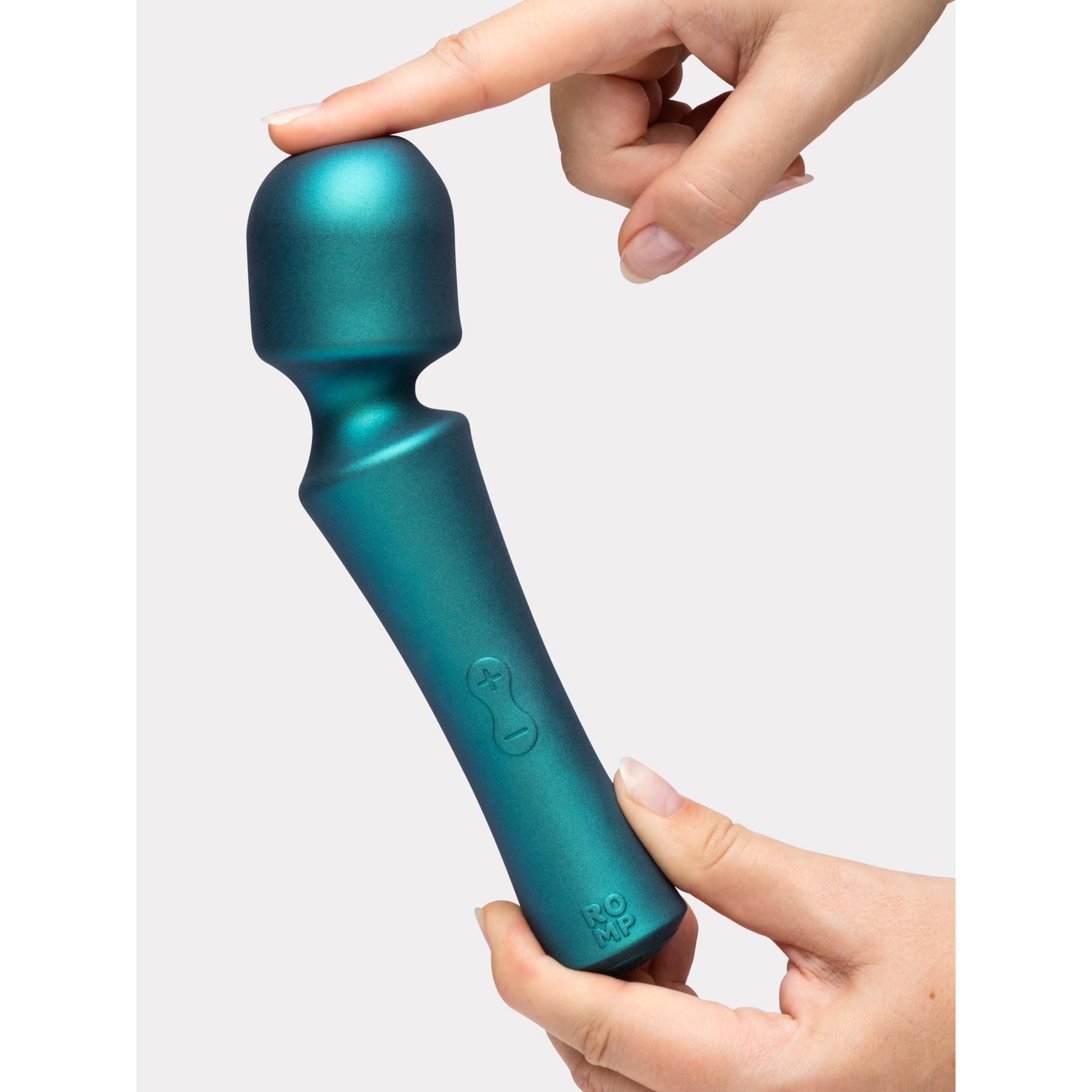 ROMP PRESTO WAND MASSAGER showing movement